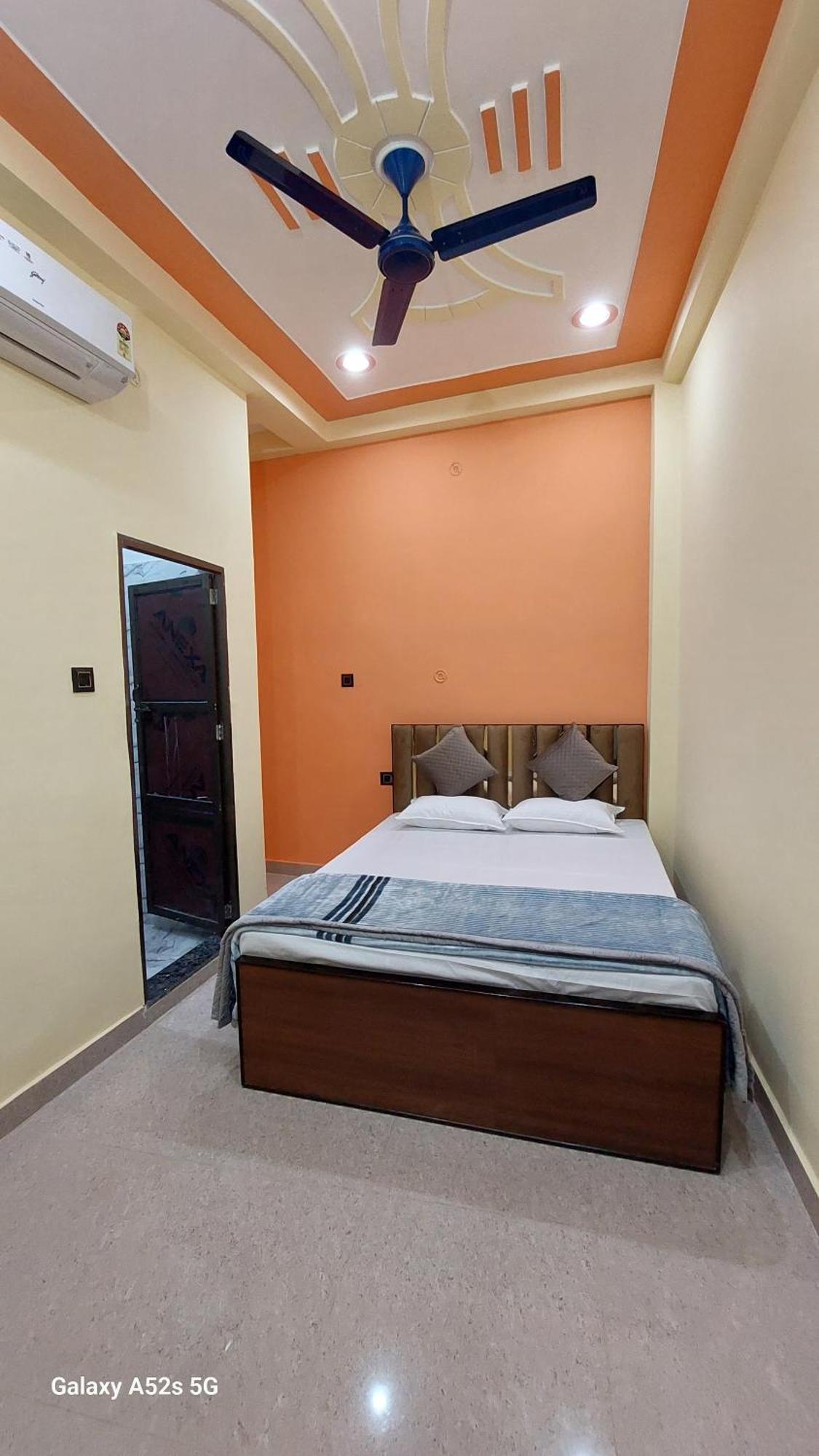 Narayani Paying Guest House Varanasi Exterior photo